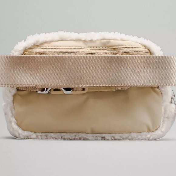 LULULEMON Everywhere FLEECE Belt Bag Crossbody Fanny pack Natural Ivory/Trench - Picture 3 of 6